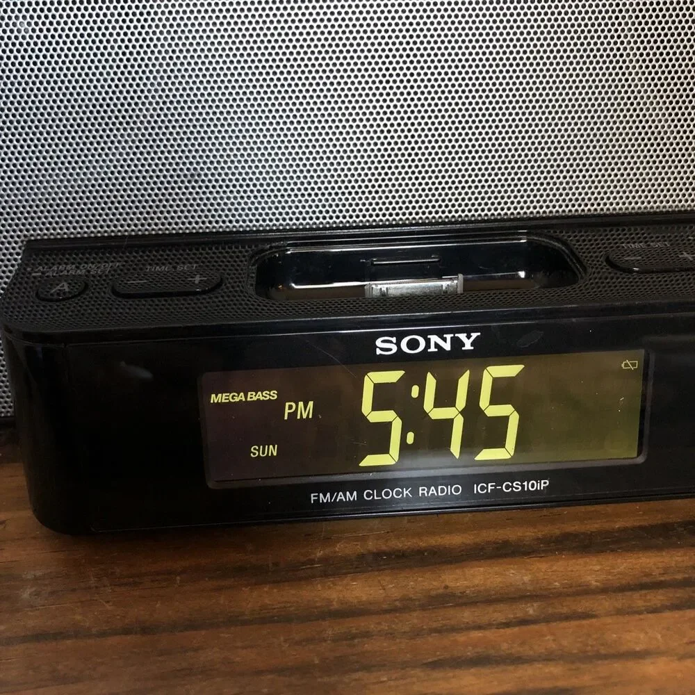 Sony Dream Machine AM/FM Clock Radio w/ 13 Pin iPod/iPhone Dock Model ICF-CS10iP